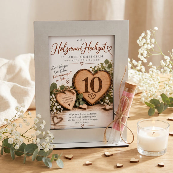 Geldgeschenk Hölzerne Hochzeit mit 10 Jahre Ehe Motiv, Holzherzen und austauschbarer Karte