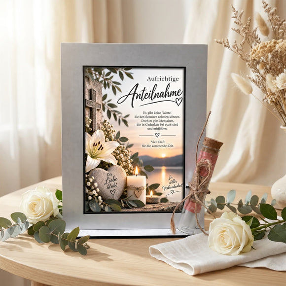 Geschenk bei Trauerfall mit weißer Lilie, Eukalyptus und tröstenden Worten