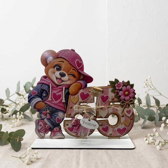 Geldgeschenk 55 Frau mit Glasröhrchen Bärenmotiv und pinken Blumen