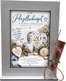 Geldgeschenk zum 20. Hochzeitstag mit Porzellanherzen, Blumen und großer Zahl 20