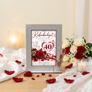 Geschenk zum 40. Hochzeitstag mit roten Rosen, Herzen, Schmucksteinen und rotem Band
