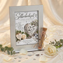 Geschenk zum 25. Hochzeitstag mit weißer Rose, silbernen Herzen, Blüten und Eukalyptus