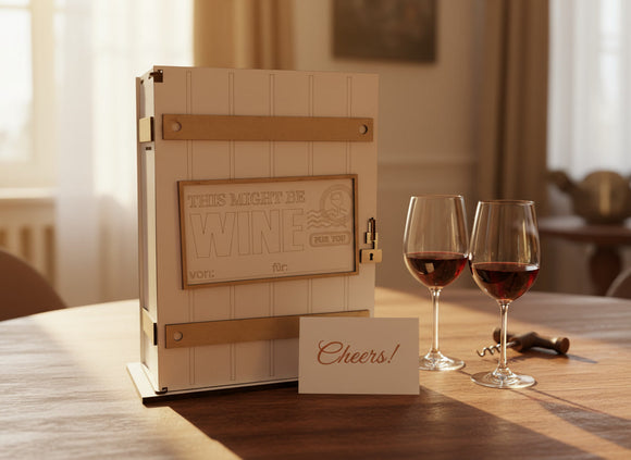 Helles Produktfoto einer personalisierten Weinkiste – Weingeschenk mit Schild „Weingeschenk“