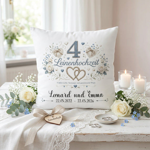 Leinenhochzeit Kissen personalisiert mit Namen und Hochzeitsdatum als Geschenk zum 4. Hochzeitstag.