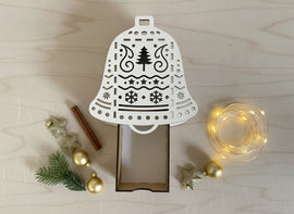 Geschenkschachtel Glocke aus Holz mit filigranem Laserschnitt auf hellem Hintergrund