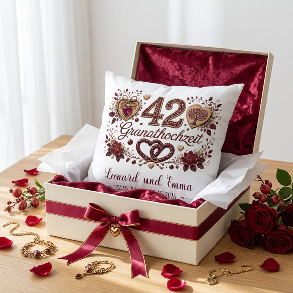 Personalisiertes Jubiläumskissen für 42 Jahre Ehe mit Herzen und floralen Motiven