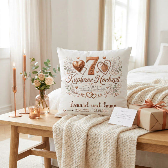 Personalisiertes Kissen zur Kupfernen Hochzeit mit Herzmotiv und individueller Gestaltung