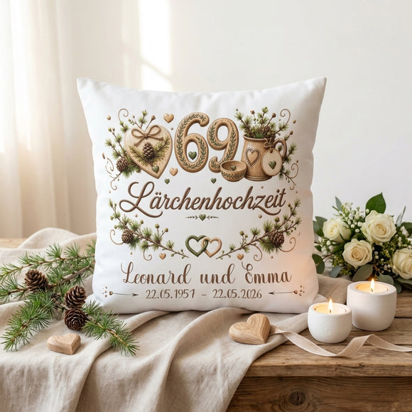Lärchenhochzeit Geschenk mit Holzherzen Lärchenzweigen und Zapfen