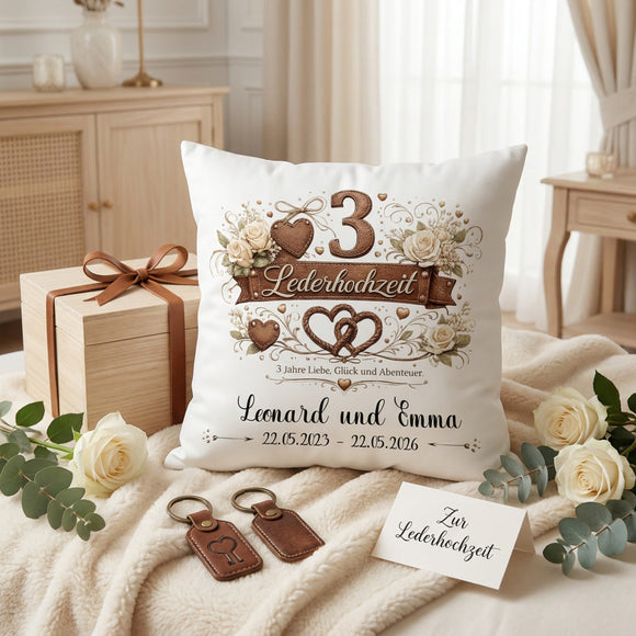 Romantisches Lederhochzeit Kissen mit Wunschnamen und Datum als Erinnerung an den 3. Hochzeitstag