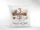 Lederhochzeit Kissen personalisiert als romantisches Geschenk für den 3. Hochzeitstag mit Herzmotiv