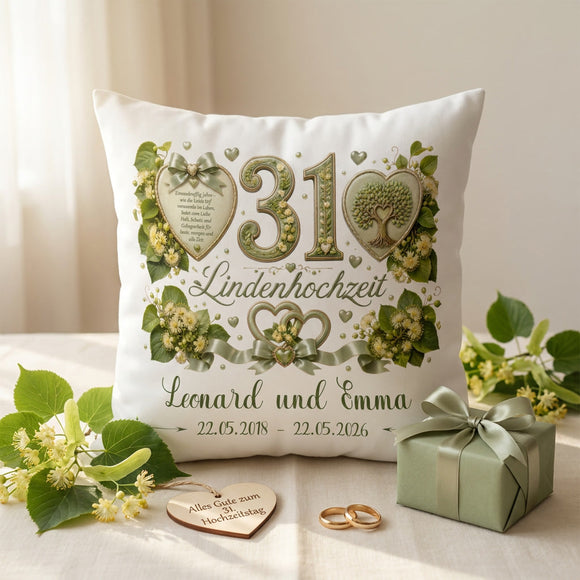 Personalisiertes Kissen zur Lindenhochzeit mit Lindenblüten, Lebensbaum und Herzen