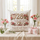 Hochwertiges Kissen zur Nelkenhochzeit mit Namen, Datum und elegantem Blumenmotiv