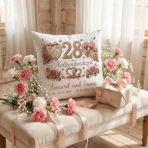Geschenk 28. Hochzeitstag – personalisiertes Kissen zur Nelkenhochzeit mit Namen und Datum