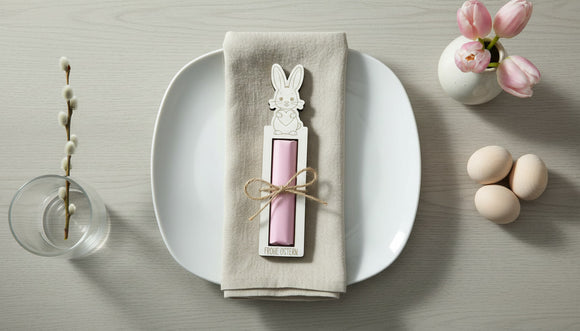 Seitliche Ansicht vom Osterhase Schokoriegelhalter aus weißem HDF