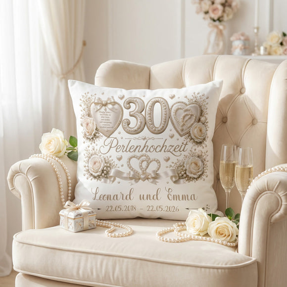 Personalisiertes Kissen zur Perlenhochzeit mit Perlen, Herzen und Rosen