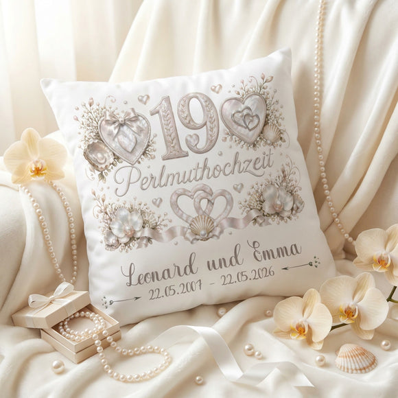 Geschenk 19. Hochzeitstag – personalisiertes Kissen zur Perlmutthochzeit mit Muscheln, Perlen und Namen