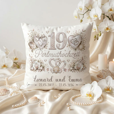 Geschenk Perlmutthochzeit – personalisiertes Kissen mit Namen und Datum zum 19. Hochzeitstag