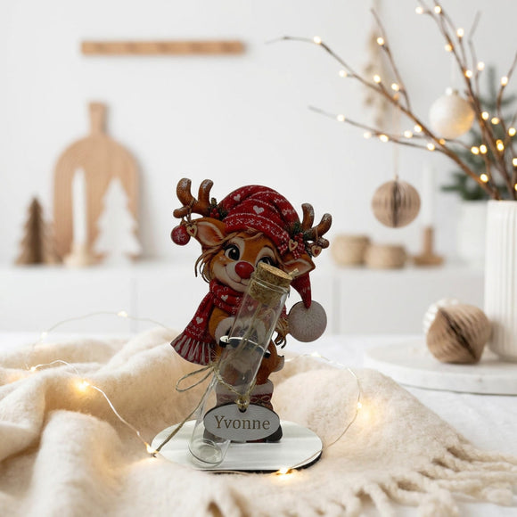 Geldgeschenk Rentier mit roter Weihnachtsmütze und Namensanhänger