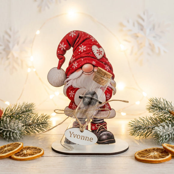 Geldgeschenk zu Weihnachten mit rotem Weihnachtswichtel und Name