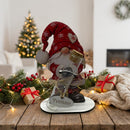 Weihnachtswichtel Geschenk mit roter Zipfelmütze und Namensanhänger