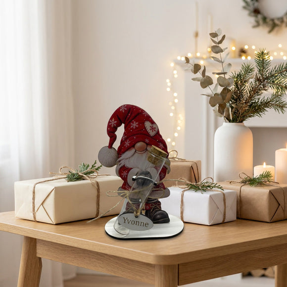 Weihnachtsgeschenk mit Name und Wichtel im roten Schneeflocken Design