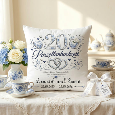 Geschenk Porzellanhochzeit personalisiert als Kissen mit Namen und Datum zum 20. Hochzeitstag