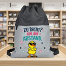 Lustiger Turnbeutel mit Spruch „Zu dicht? Geh auf Abstand“ und cooler Cartoon-Ente mit Sonnenbrille auf grauem Gymbag
