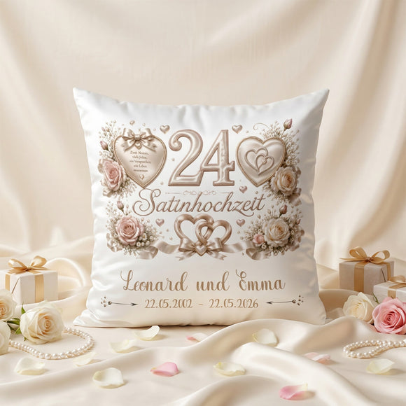 Geschenk Satinhochzeit – personalisiertes Kissen mit Namen und Datum