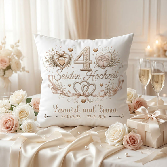 Personalisiertes Jubiläumskissen für 4 Jahre Ehe im eleganten Seiden-Design