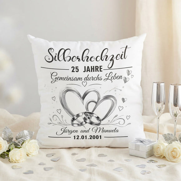 Kissen als Geschenk zur Silberhochzeit mit silbernem Herzmotiv