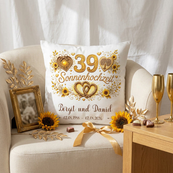 Geschenk Sonnenhochzeit – personalisiertes Kissen mit Namen und Datum