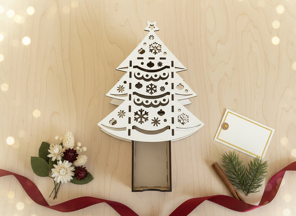 Geschenkbox aus Holz in Tannenbaumform – stilvolle Geschenkidee zu Weihnachten