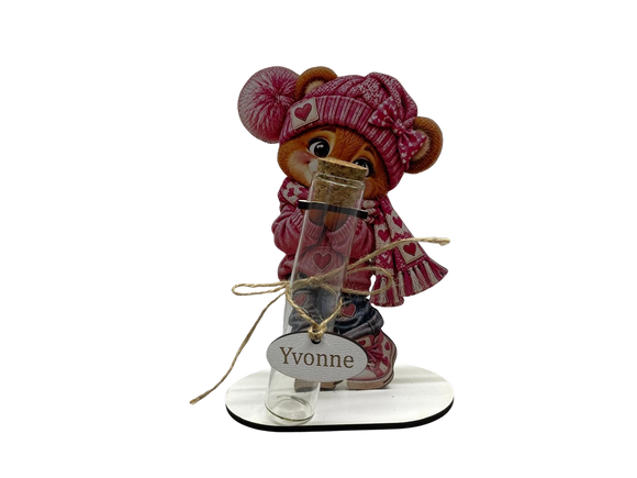 Teddy Geschenk Frau mit pinker Bommelmütze Schleife und Herzdetails