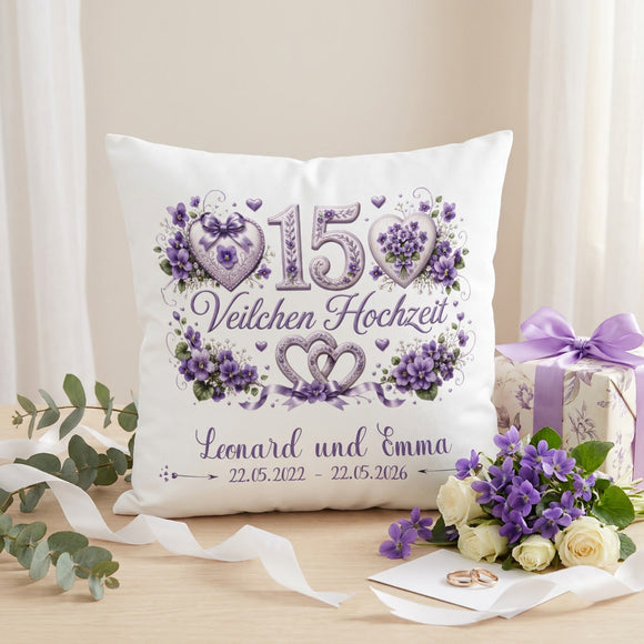 Personalisiertes Kissen zur Veilchenhochzeit mit Veilchenblüten und individueller Gestaltung