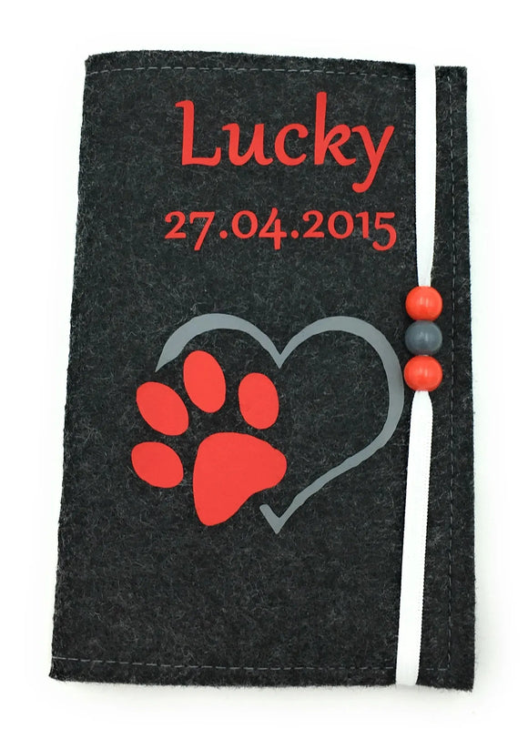 Robuste Impfpasshülle mit rotem Design – ideal für Tierliebhaber.