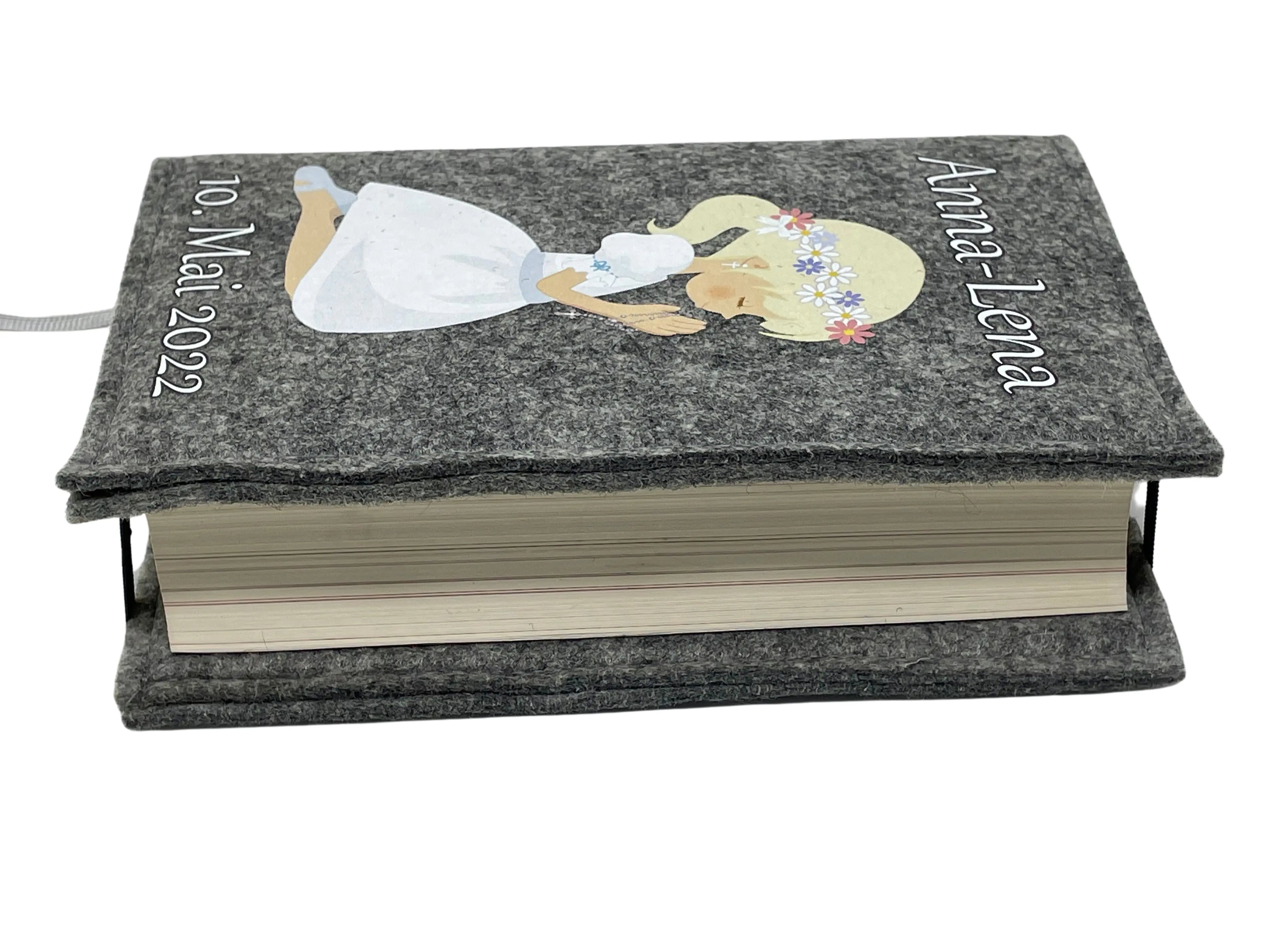 Gotteslobhülle mit Namen aus Filz Blumenmädchen blond Gesangbuch einband Kommunion gotteslob hülle Fadensalat-shop