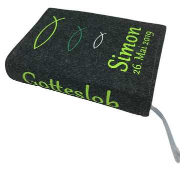 Gotteslobhülle mit Namen aus filz Fisch Grüntöne Gesangbuch einband Kommunion Fadensalat-shop