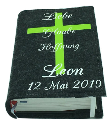 Gotteslobhülle mit Namen aus filz mit Kreuz Grün/weis Gesangbuch Fadensalat-shop