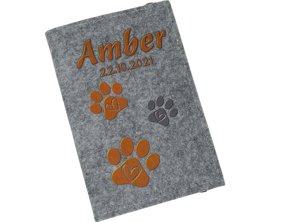 Pfotenliebe in Orange – schützende Hülle für den Heimtierausweis deines Lieblings.