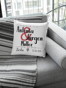 Weißes Kissen mit großem &-Zeichen und Nachname