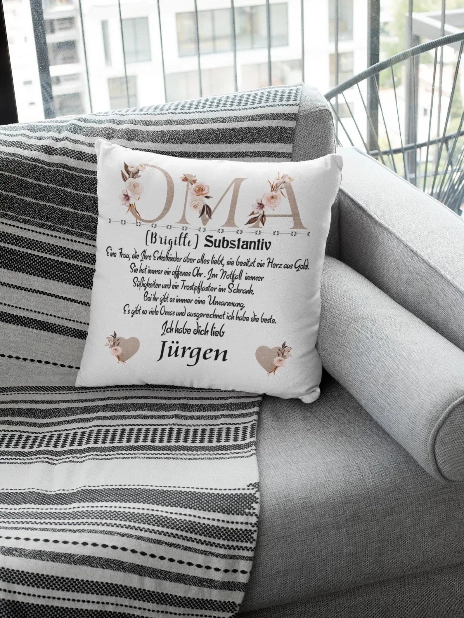Dekokissen für Großmutter mit Blumenbuchstaben und Namenszeile
