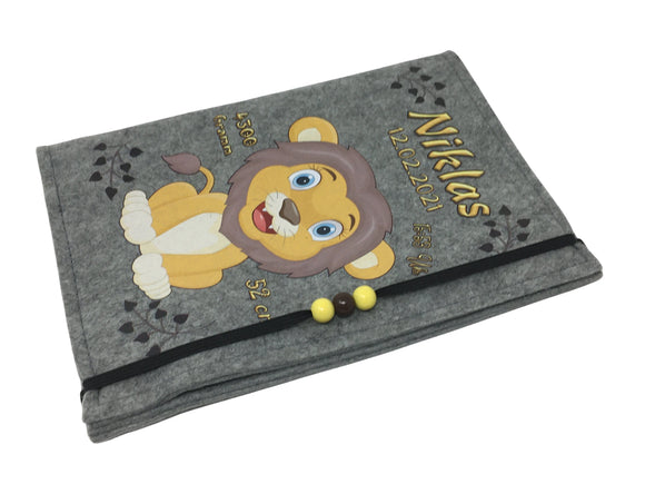 U Heft Hülle Filz mit Namen | Impfpasshülle löwe | Untersuchungsheft hülle personalisiert|  geschenk geburt Junge Mädchen u-heft Hülle Fadensalat-shop