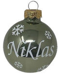 Grüne Kugel aus Glas mit Namen & Motiv – personalisierter Christbaumschmuck für Weihnachten
